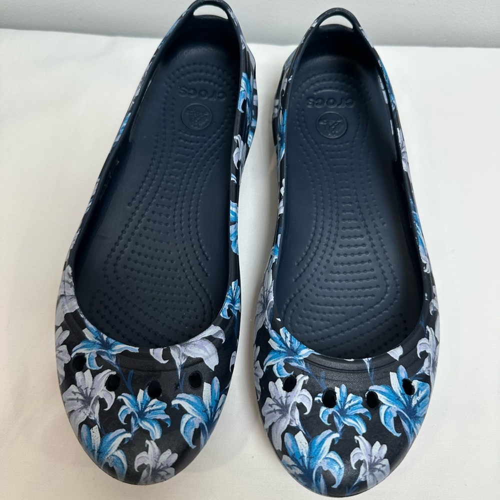 CROCS Women's Black Sienna Floral Flats with Blue Purple & White Blossoms - Picture 2 of 9